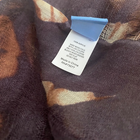 Vera Wang - Simply Vera - Abstract Floral Scarf - Picture 8 of 8